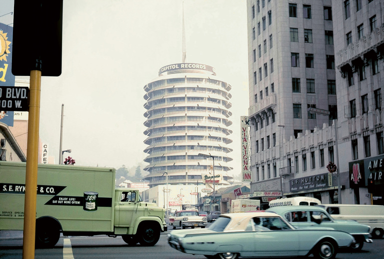 Editions Textuel -  13-1962 Capitol Records Building and AA Airlines Building from.jpg